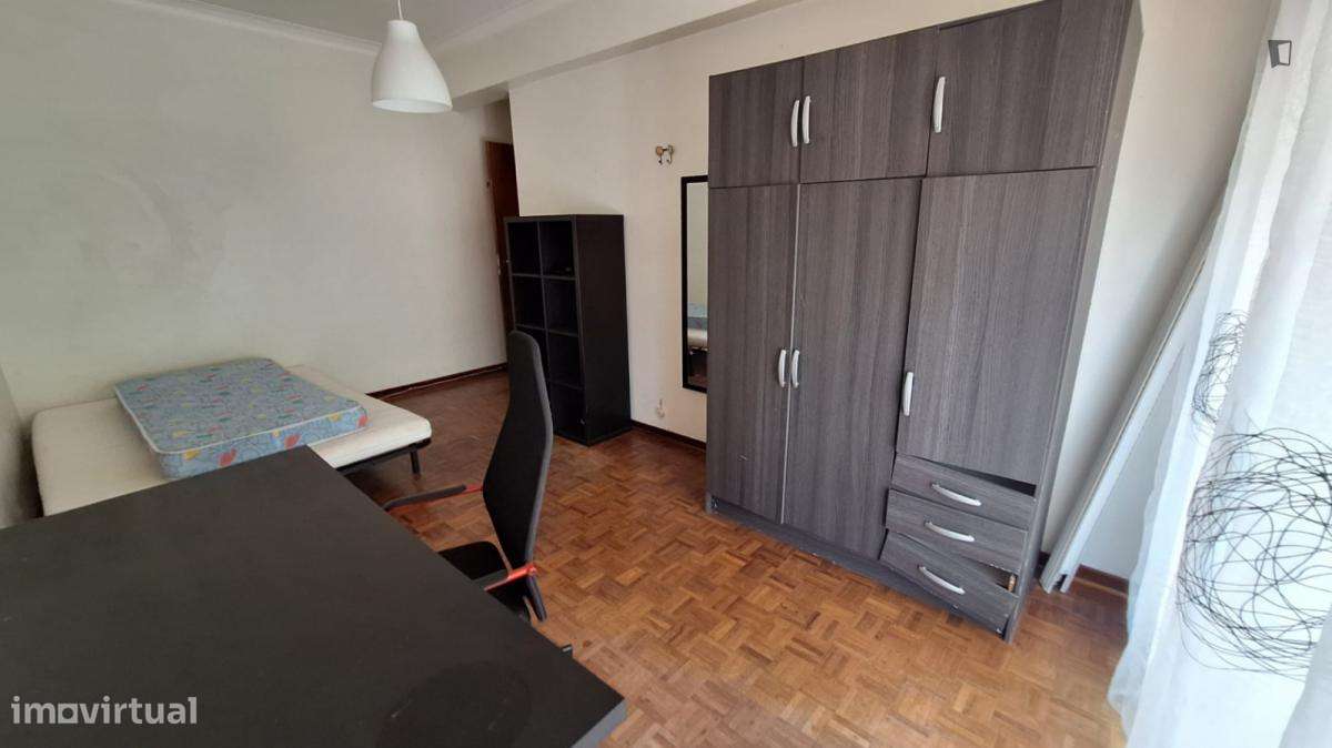 Quarto - localizado em Caparica Lisbon - Grande imagem: 3/10