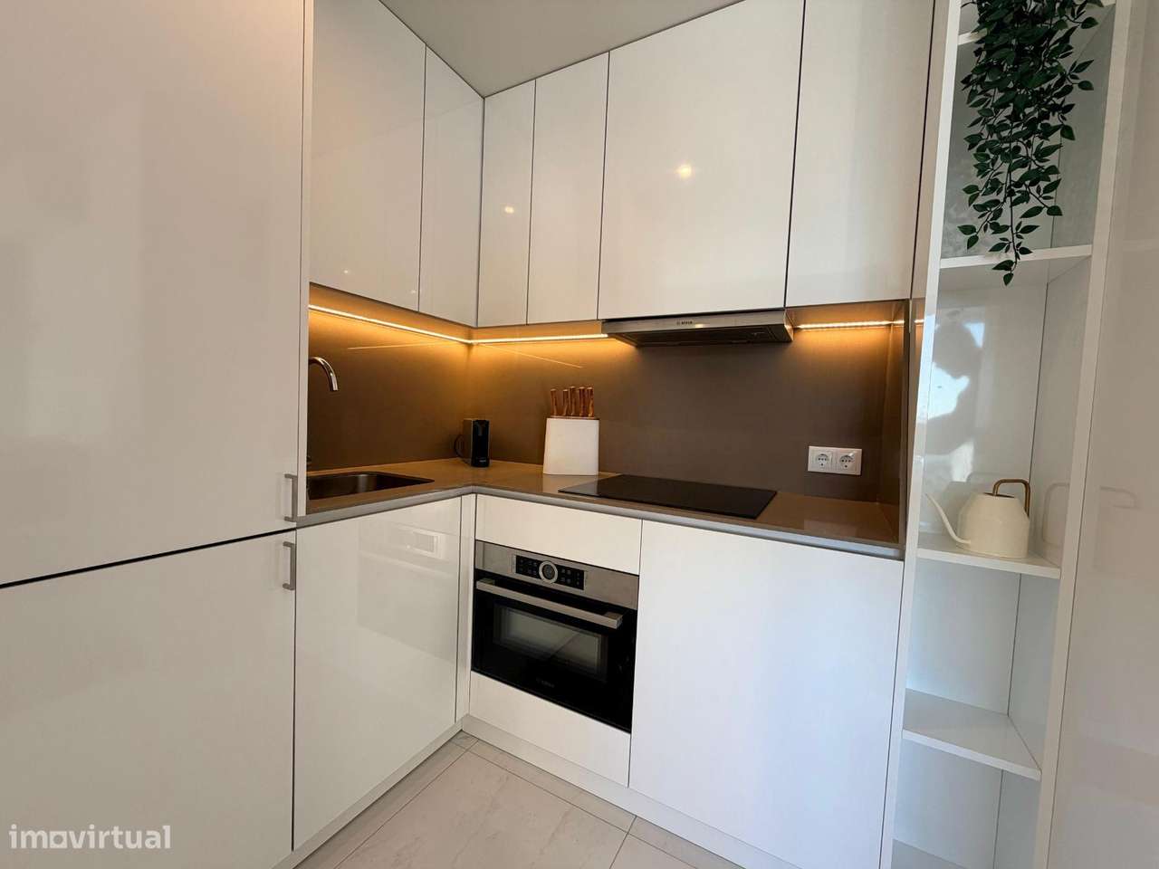 Apartamento T0 totalmente mobilado - Empreendimento Evolution - Grande imagem: 4/13