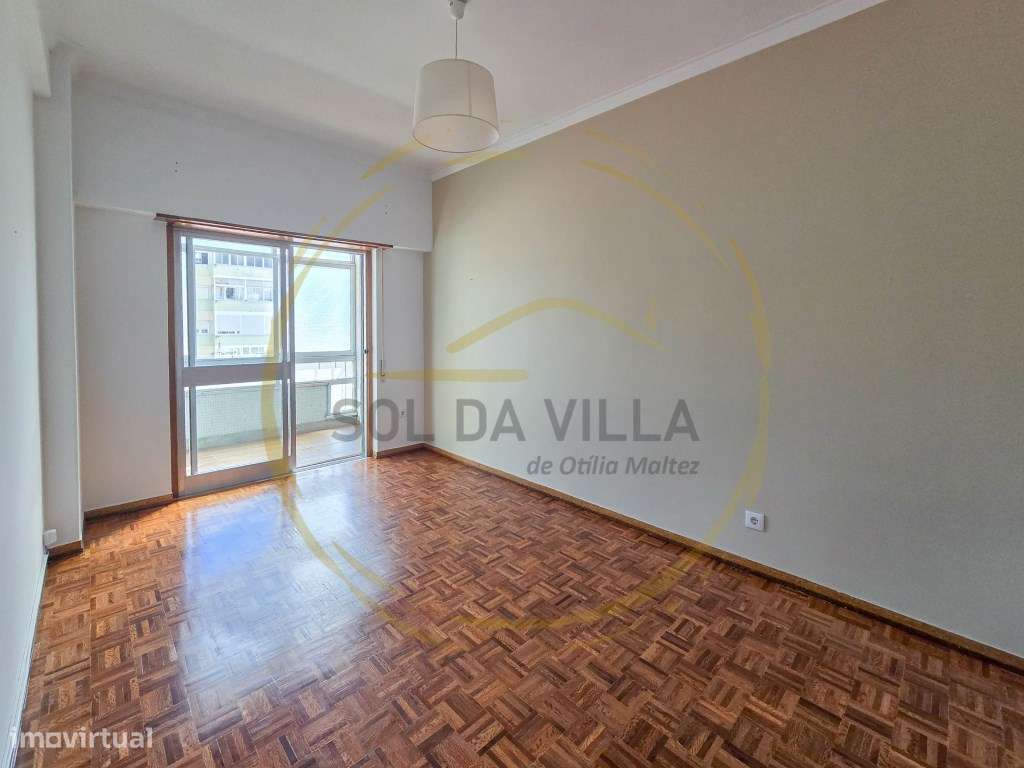 Apartamento T3 com 3 varandas - Laranjeiro, Almada - 310.000€-11