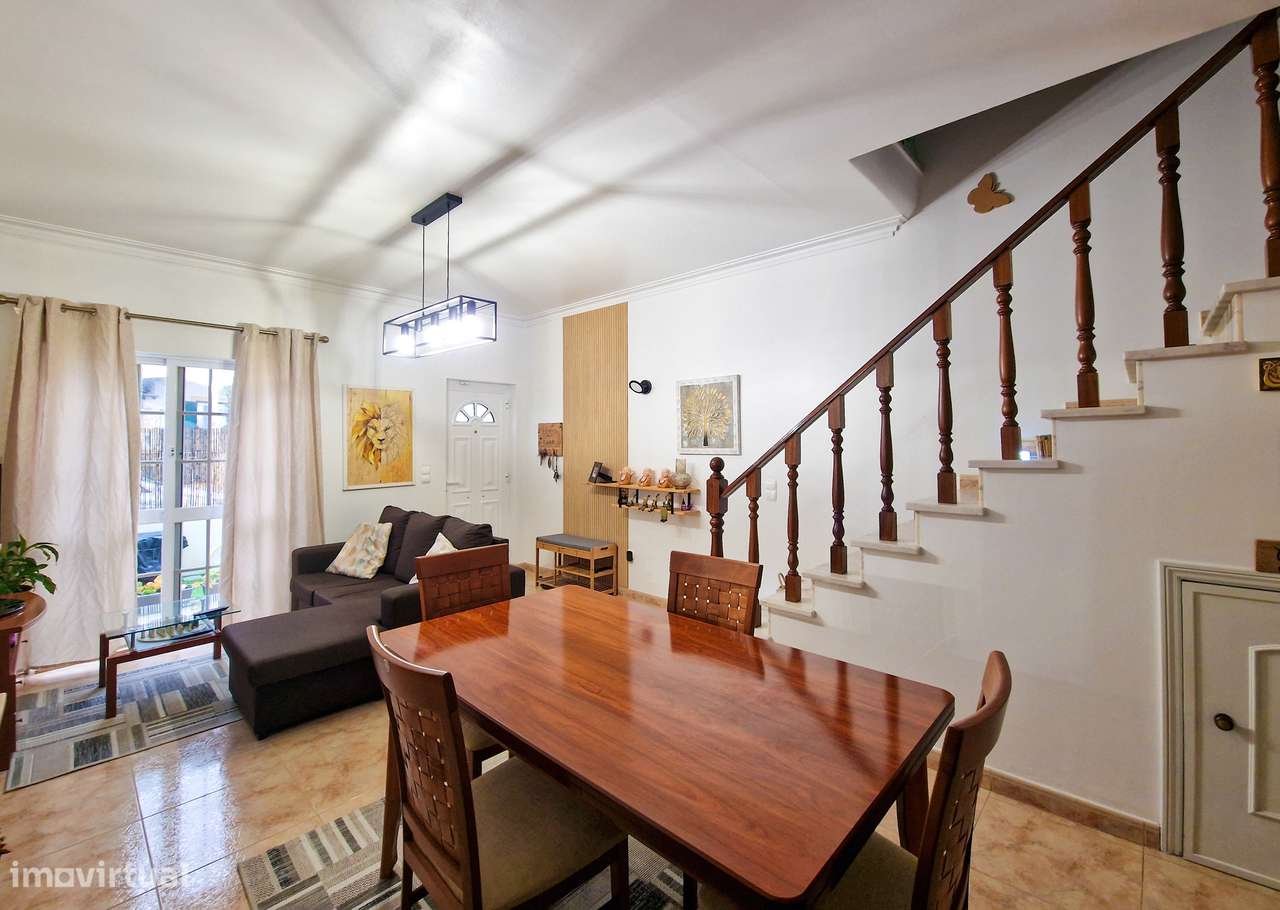 Moradia de 4+1 assolhadas - Muito estimada e pronta a habitar. - Grande imagem: 5/25