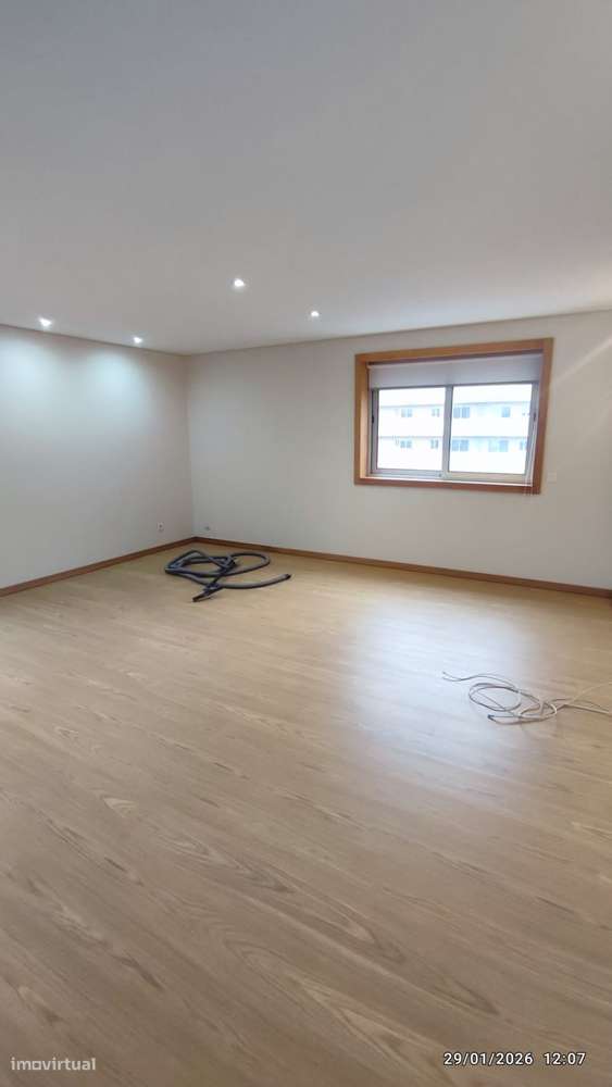 T3 - C/Novo -  Próx. do Colégio Int. Júlio Dinis-C/Varanda e Garagem-5