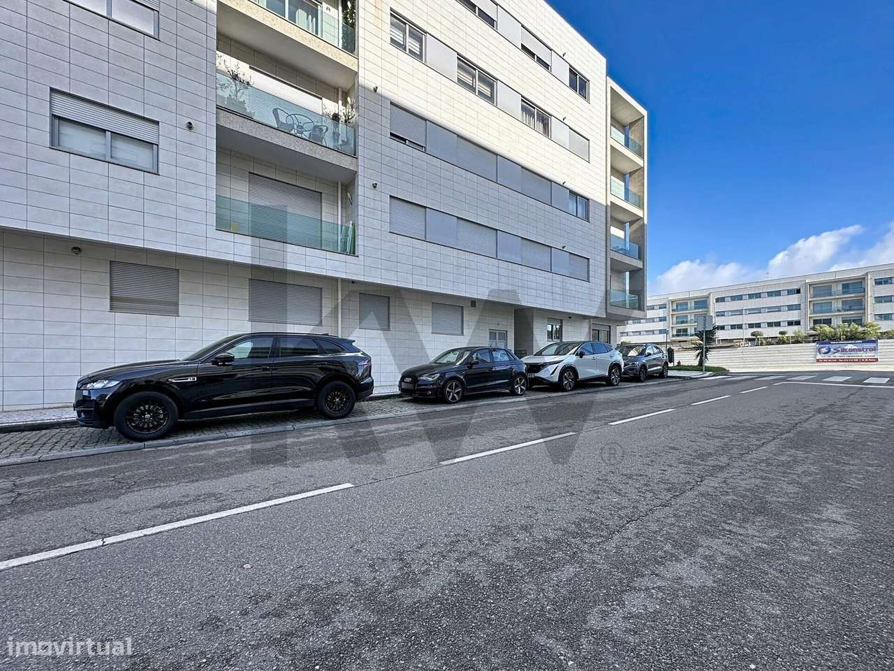 Apartamento T2 c/ Garagem Fechada em Perfeito Estado- Urbanização Pass-32