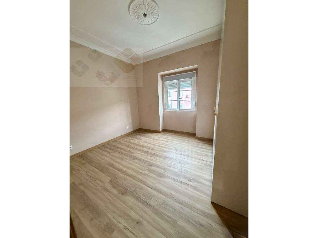 Ótimo T2 - Amadora centro (igreja)-7