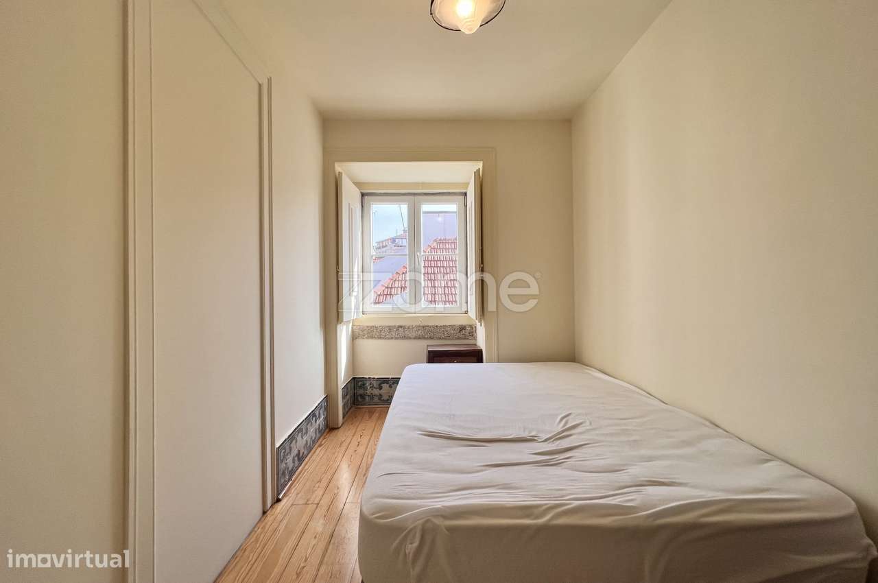 Prédio com 4 apartamentos e uma loja em Santa Catarina - Lisboa-23