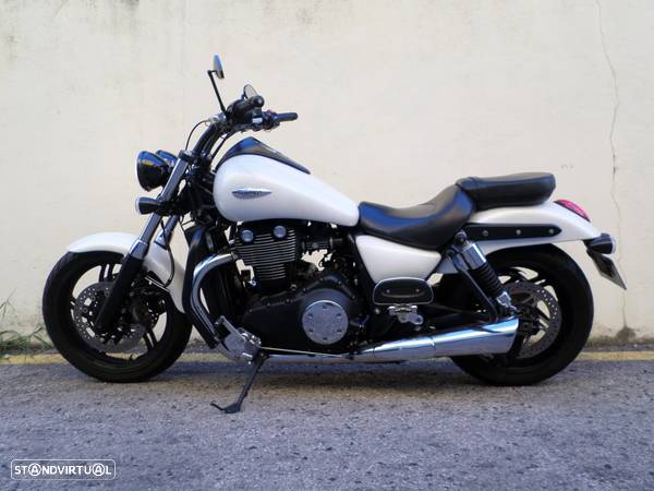 Triumph Thunderbird Storm - 9