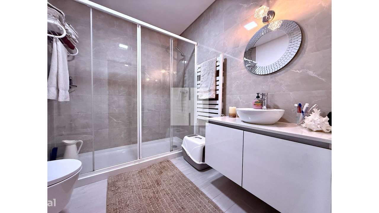 Apartamento T3 Seminovo c/ Terraço-35