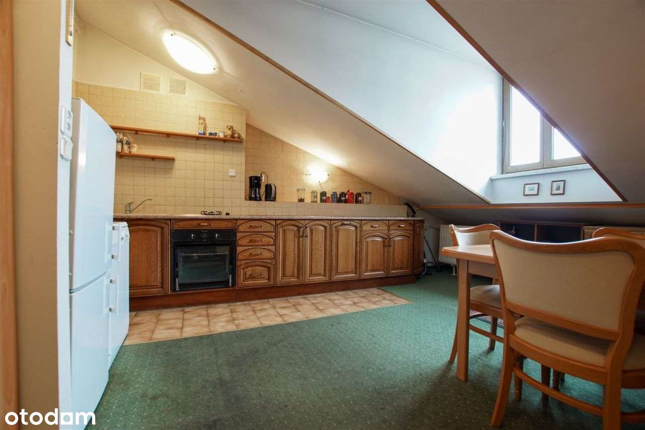 Ciekawe Ciche 3-Pokojowe W Świetnej Lokalizacji-0