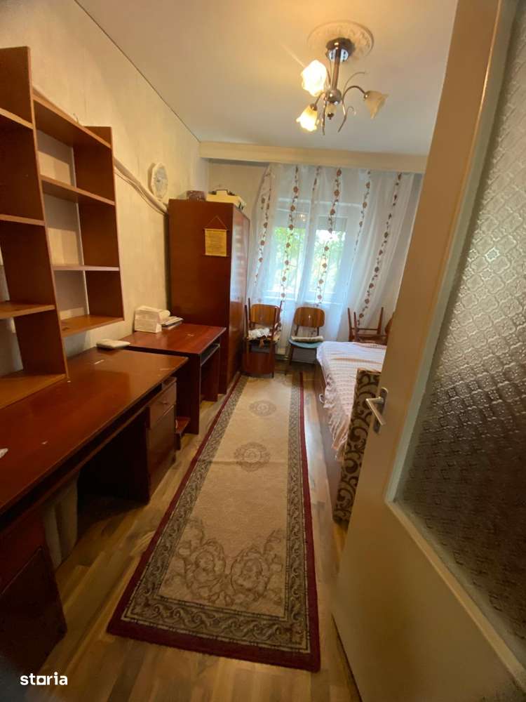 3 DECOMANDATE la etajul 2, Banca Nationala-9