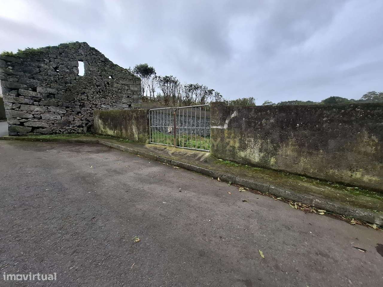 Terreno com potencial para dividir em dois lotes – Fenais da Luz | Pon - Grande imagem: 4/5