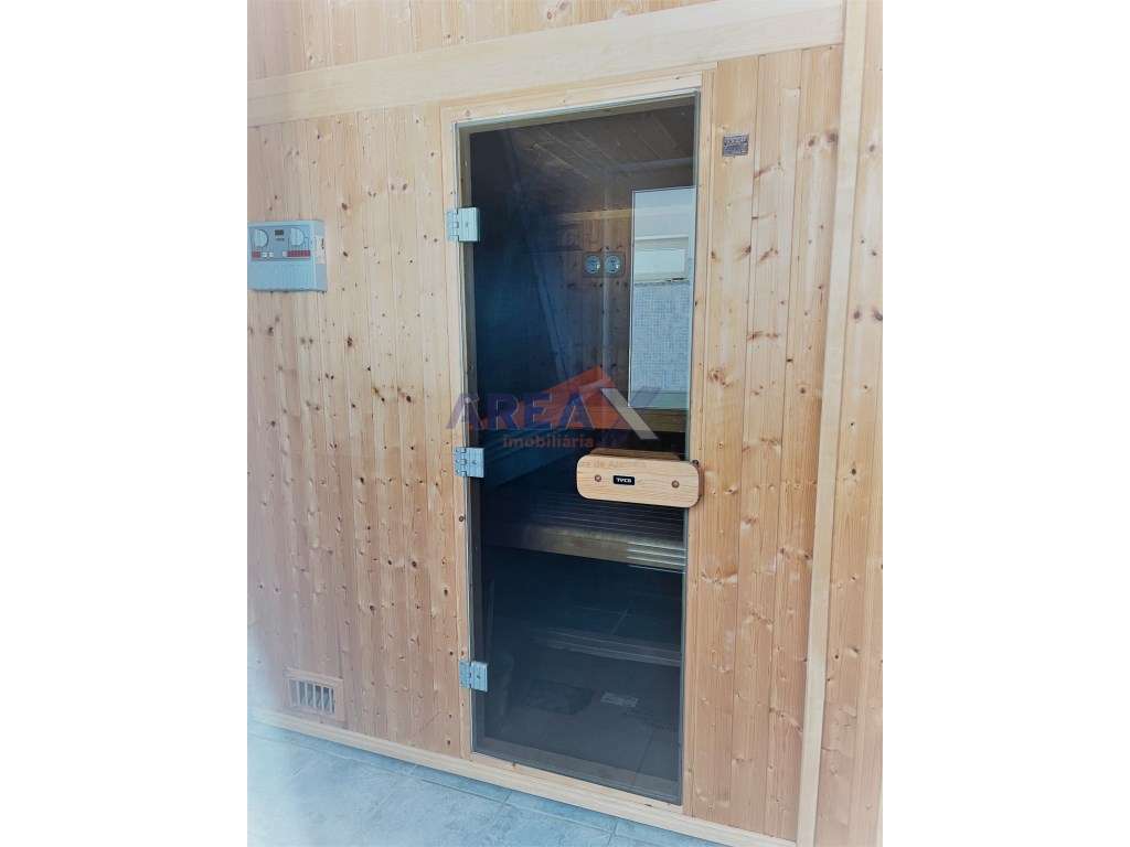 Apartamento T4 de Prestígio | Condomínio Fechado |-17