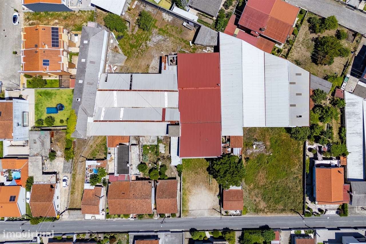 Conjunto de Pavilhões Industriais para Reabilitação | Parada de Tibães-0