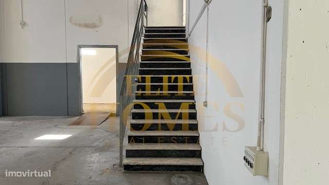 Armazém para venda na Quinta do Anjo.-27