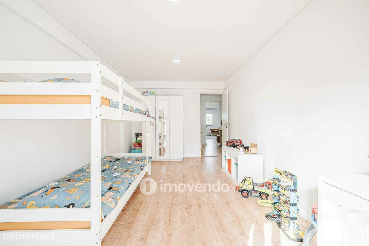 Apartamento T2 totalmente remodelado, com cozinha equipada, em Belas-23