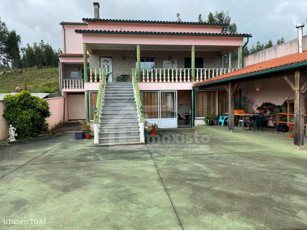 Moradia T5 com anexos e piscina em Figueiró dos Vinhos - Grande imagem: 2/43