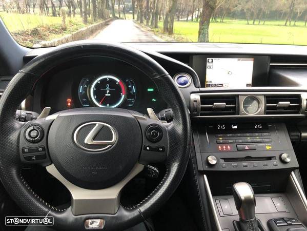 Lexus IS 300H F Sport - 11