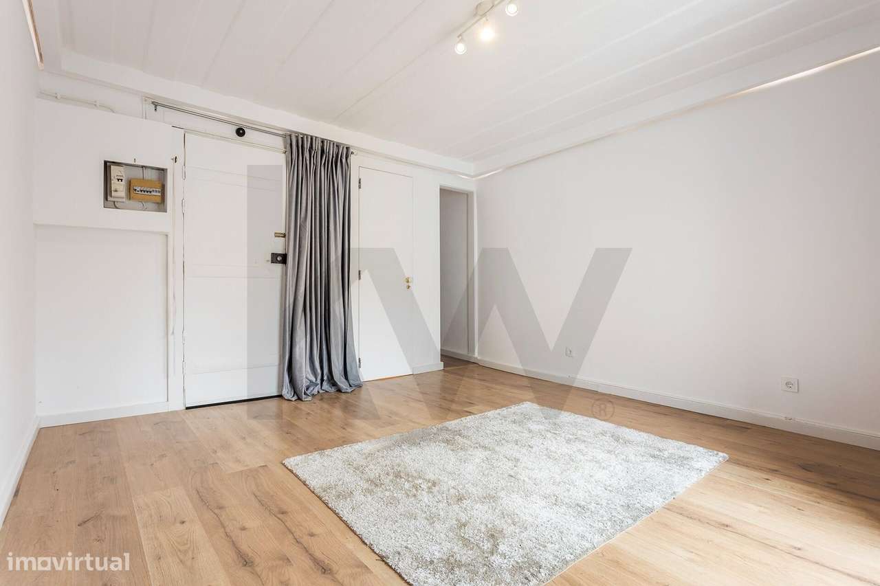 APARTAMENTO RENOVADO T1+1 JUNTO AO CASTELO SÃO JORGE - Grande imagem: 4/28