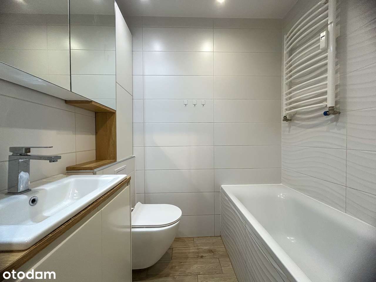 Na sprzedaż trzypokojowe mieszkanie - Piastów 10-4