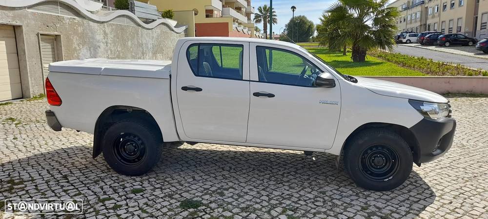 Toyota Hilux 2.4 D-4D 2WD CD CM - 4