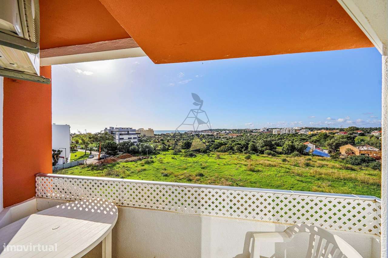 Apartamento de 2 Quartos com Vista Mar e Piscina  a 300m da Praia da R-15