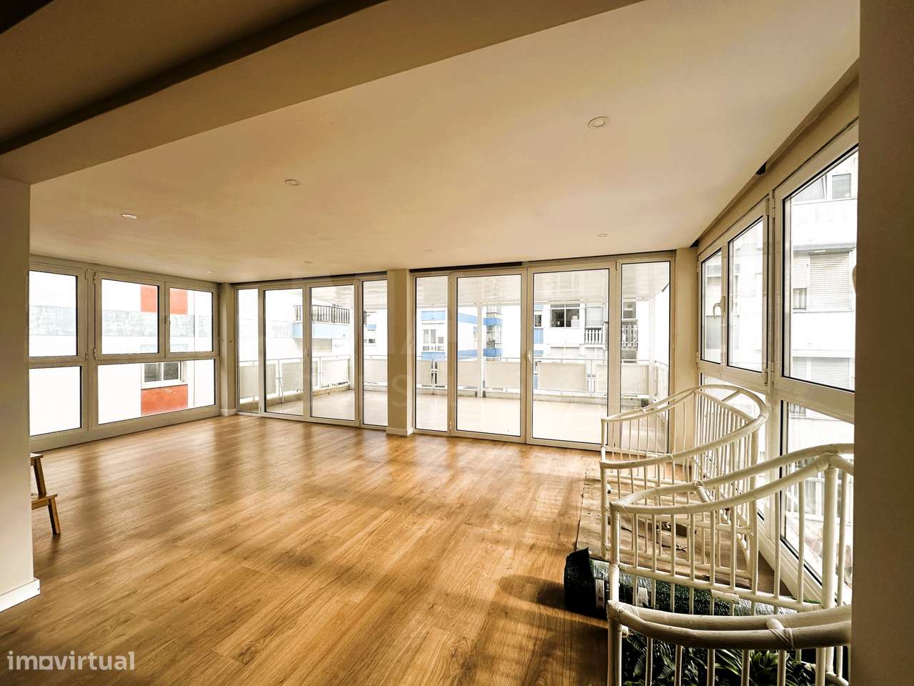 Apartamento T3 totalmente remodelado no centro de Odivelas com Terraço - Grande imagem: 5/24