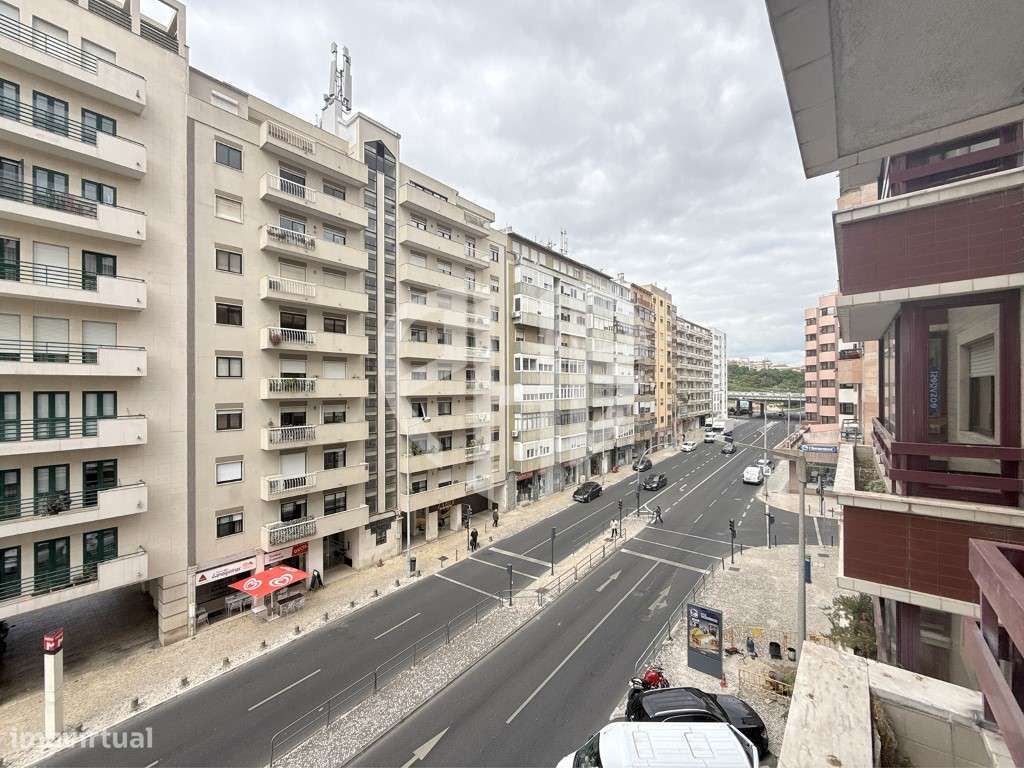 Apartamento T3 Totalmente Remodelado // Estrada da Luz-34