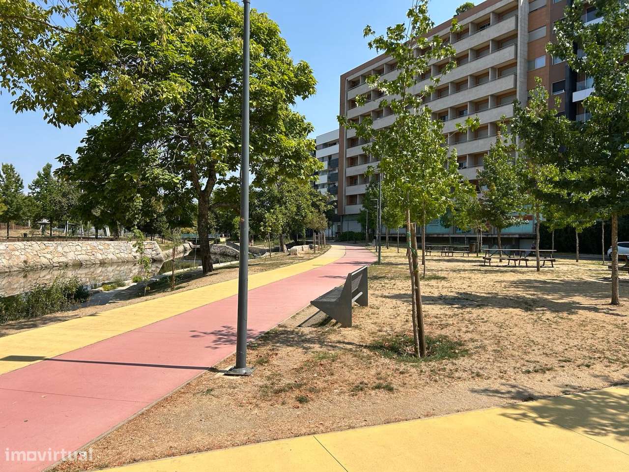 Apartamento T3, com áreas amplas e garagem, em Braga - Grande imagem: 3/55