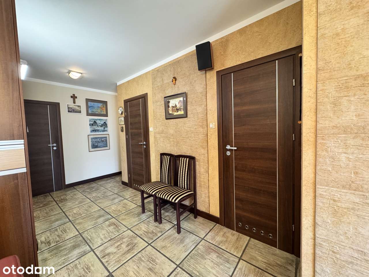 4-pokojowe mieszkanie z dwoma łazienkami, tarasem i balkonem-3