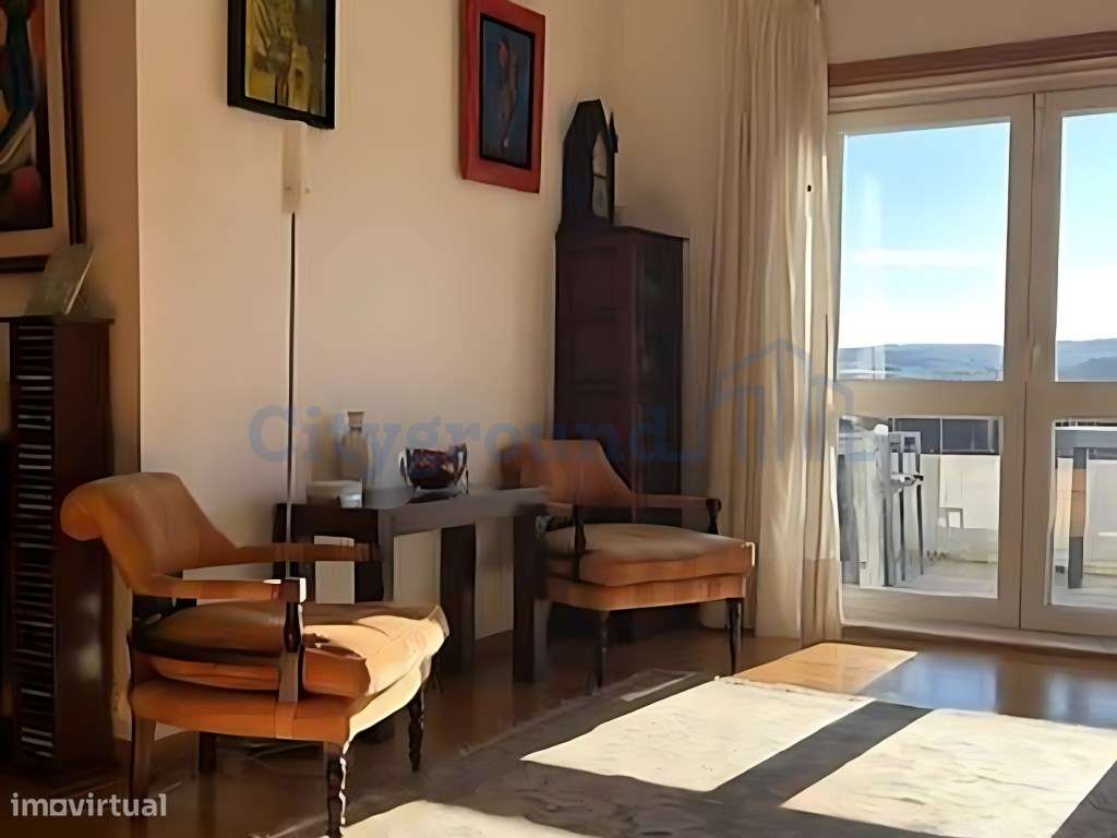 Duplex T3 com Varandas, Terraço e Vista Desafogada para o Castelo d...-14