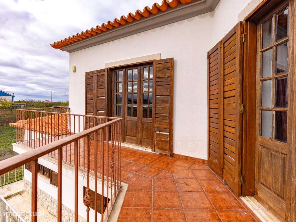 Moradia T3 Isolada com 1000 m² de terreno em Castelo, Sesimbra-36