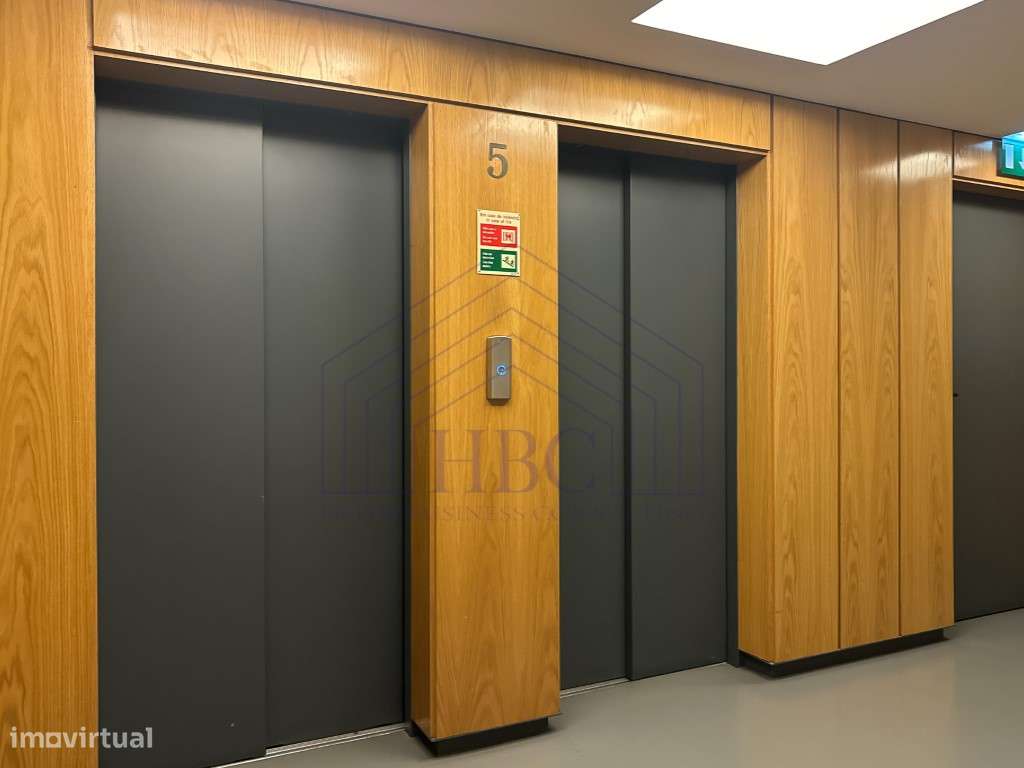 Vende-se Apartamento T1 no centro de Lisboa com arrecadação e garagem-20