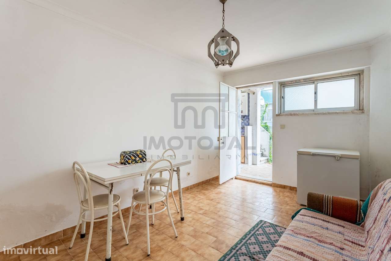 APARTAMENTO T2 (R/C) + POTENCIAL T0 INDEPENDENTE (CV) + QUINTAL-6