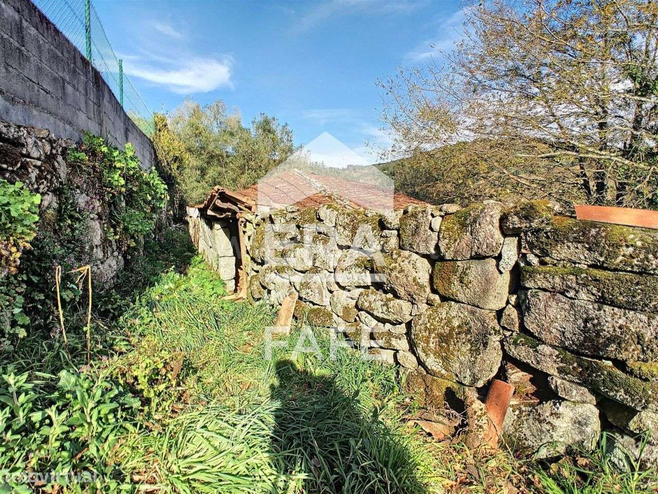 Moradia com ruína em Moreira do Rei-11