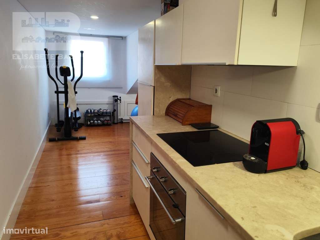 **Apartamento T1 em Campolide com Vista Deslumbrante sobre Monsanto**-22