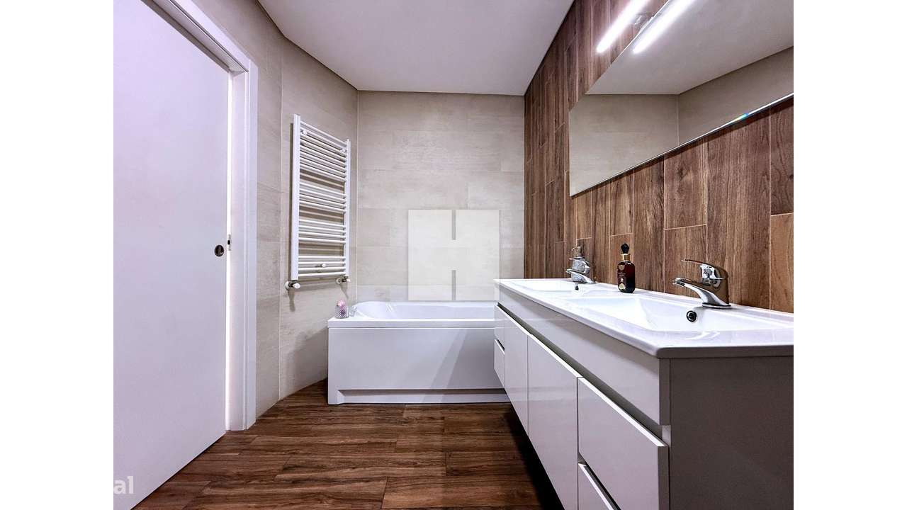Apartamento T3 c/ Garagem Dupla-16