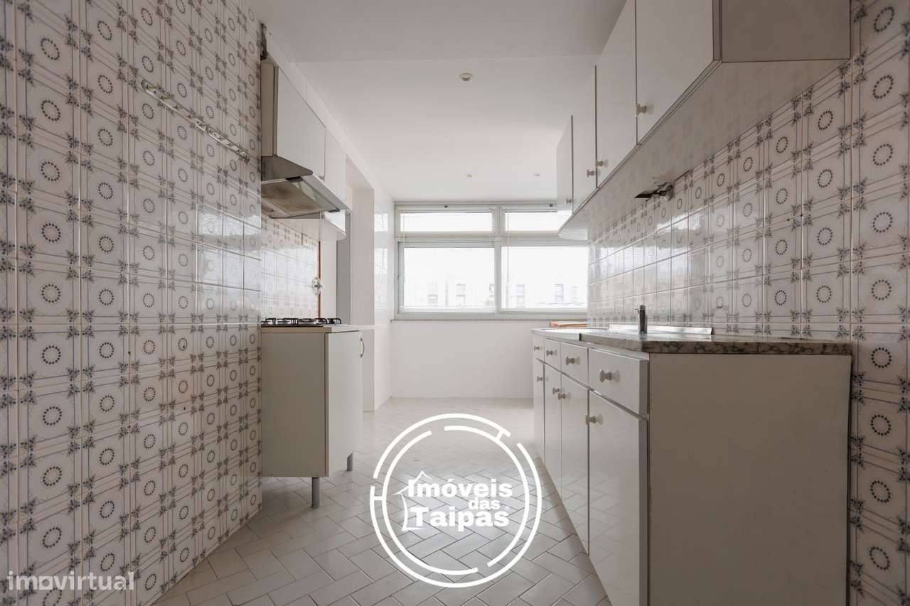 Vende-se Apartamento Duplex Centro das Taipas-13