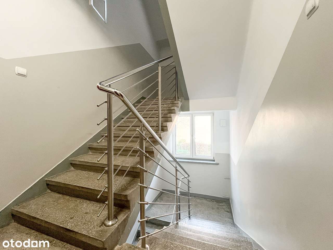 Prezentujemy  słoneczne 2 pok. mieszkanie na I piętrze do aranżacji !-7