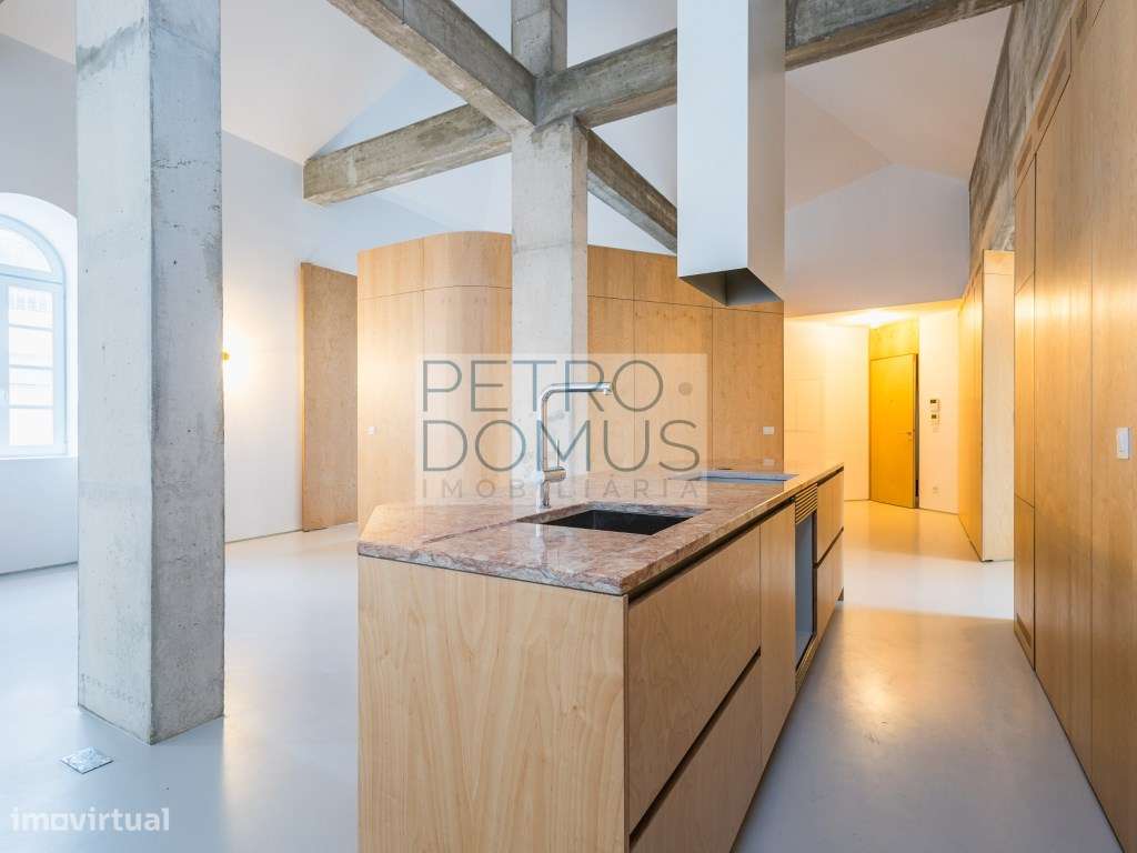 Apartamento T1+1 Único no Centro Histórico de Leiria-9