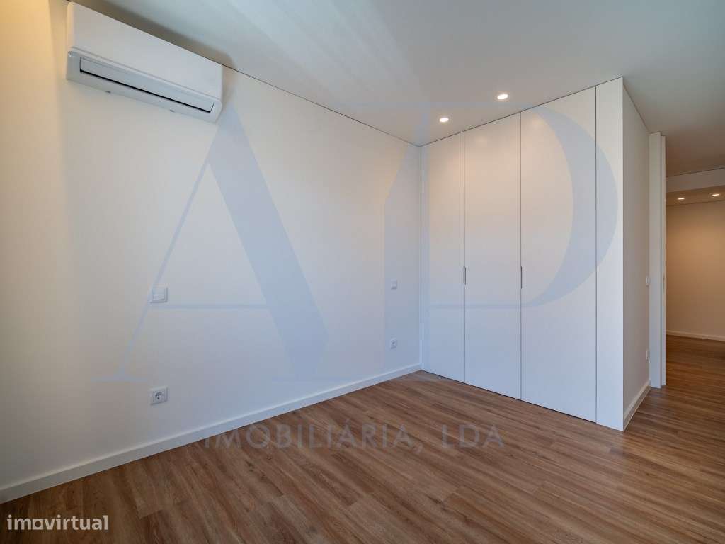 Apartamento T3 na Av. Londres com Garagem-14