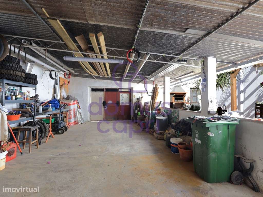 Moradia T2+1 com Garagem e Quintal em Olhão-25