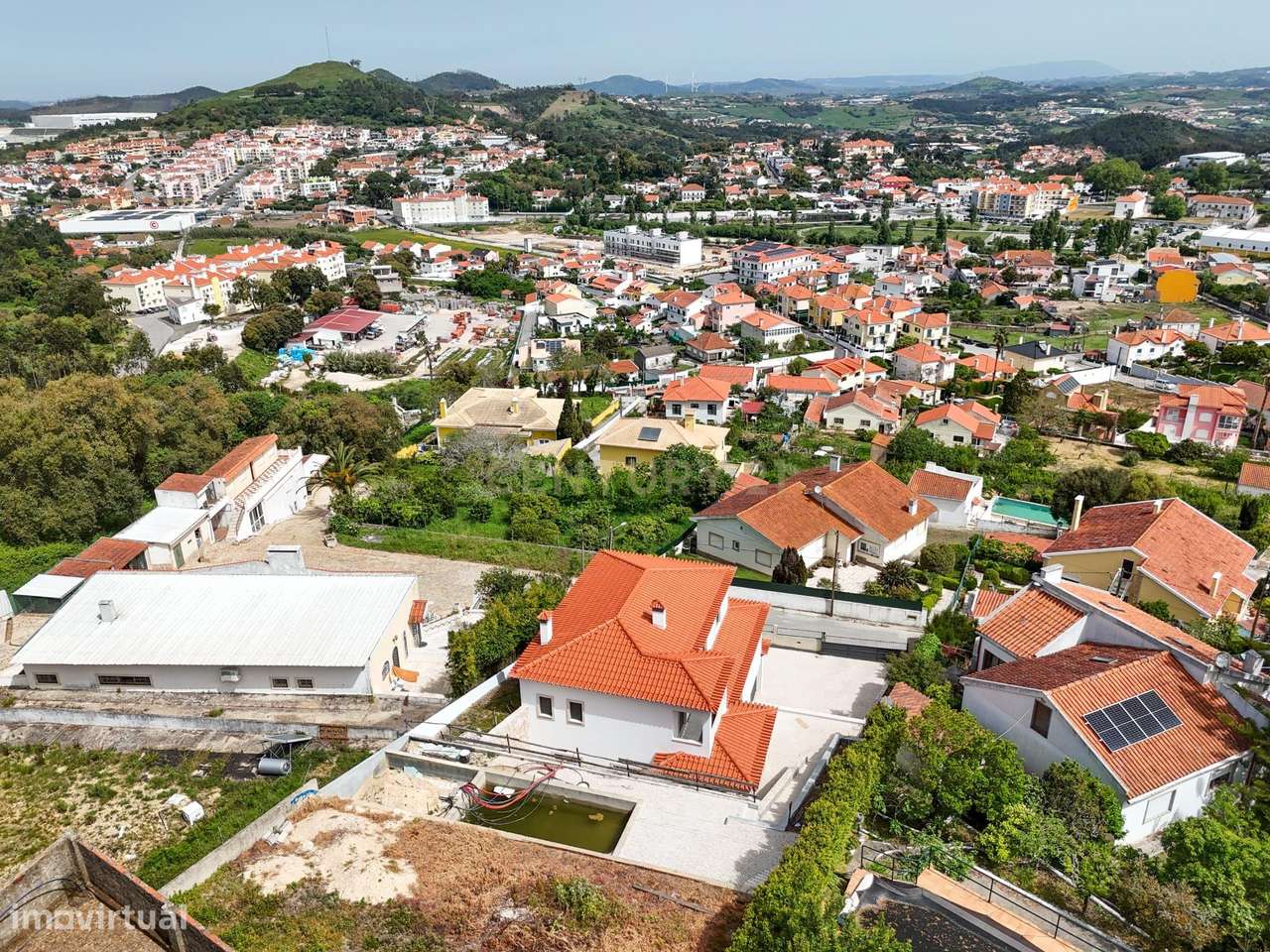 Moradia T4 na Venda do Pinheiro — Elegância, Conforto e Qualidade de V-30