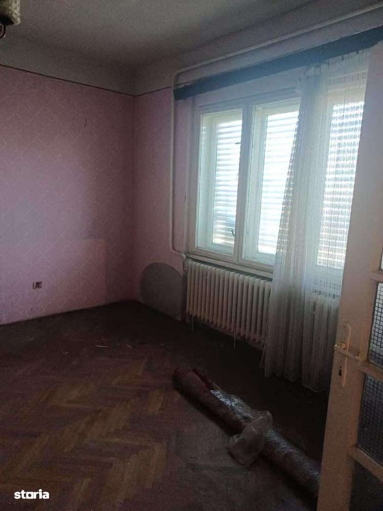 Casa de vanzare , 3 camere , Str. Botizului , 73.000 euro neg. - Imagine principală: 2/14