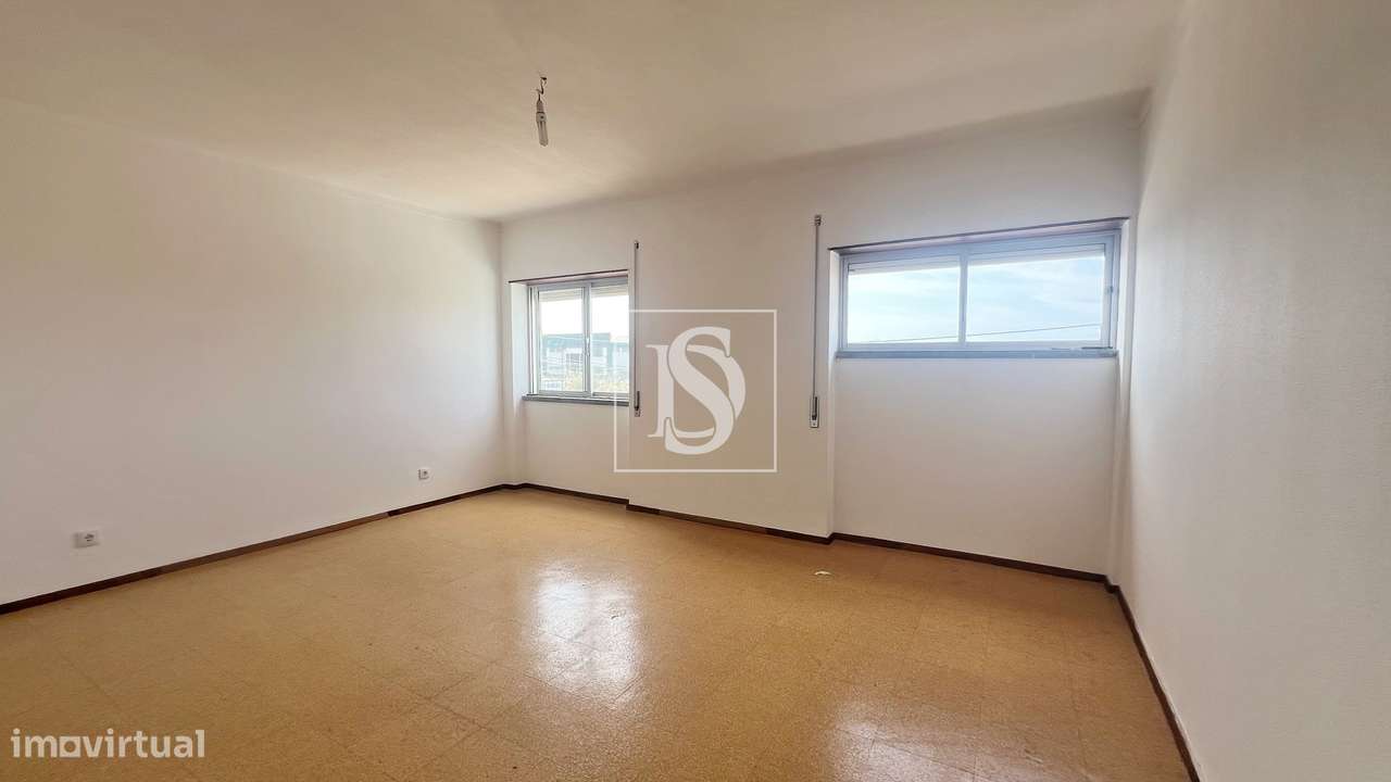 Moradia T10 com garagem e amplo terreno em Porto de Lobos, Peniche - Grande imagem: 4/56