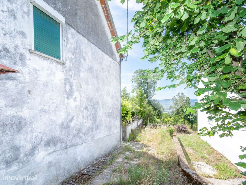 Quinta T3 na Vila do Carvalho, apenas a 8 Km da Covilhã! - Grande imagem: 2/38