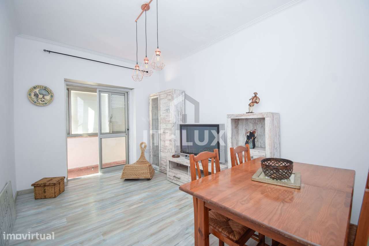 Apartamento T1 , muito central em prédio familiar-7