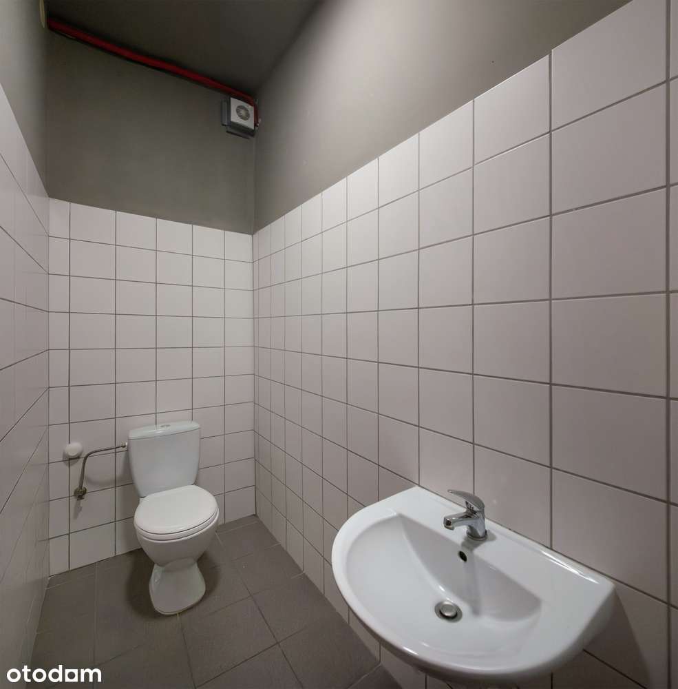 Lokal z witrynami oraz parkingiem w centrum miasta - Pełny obrazek: 4/4