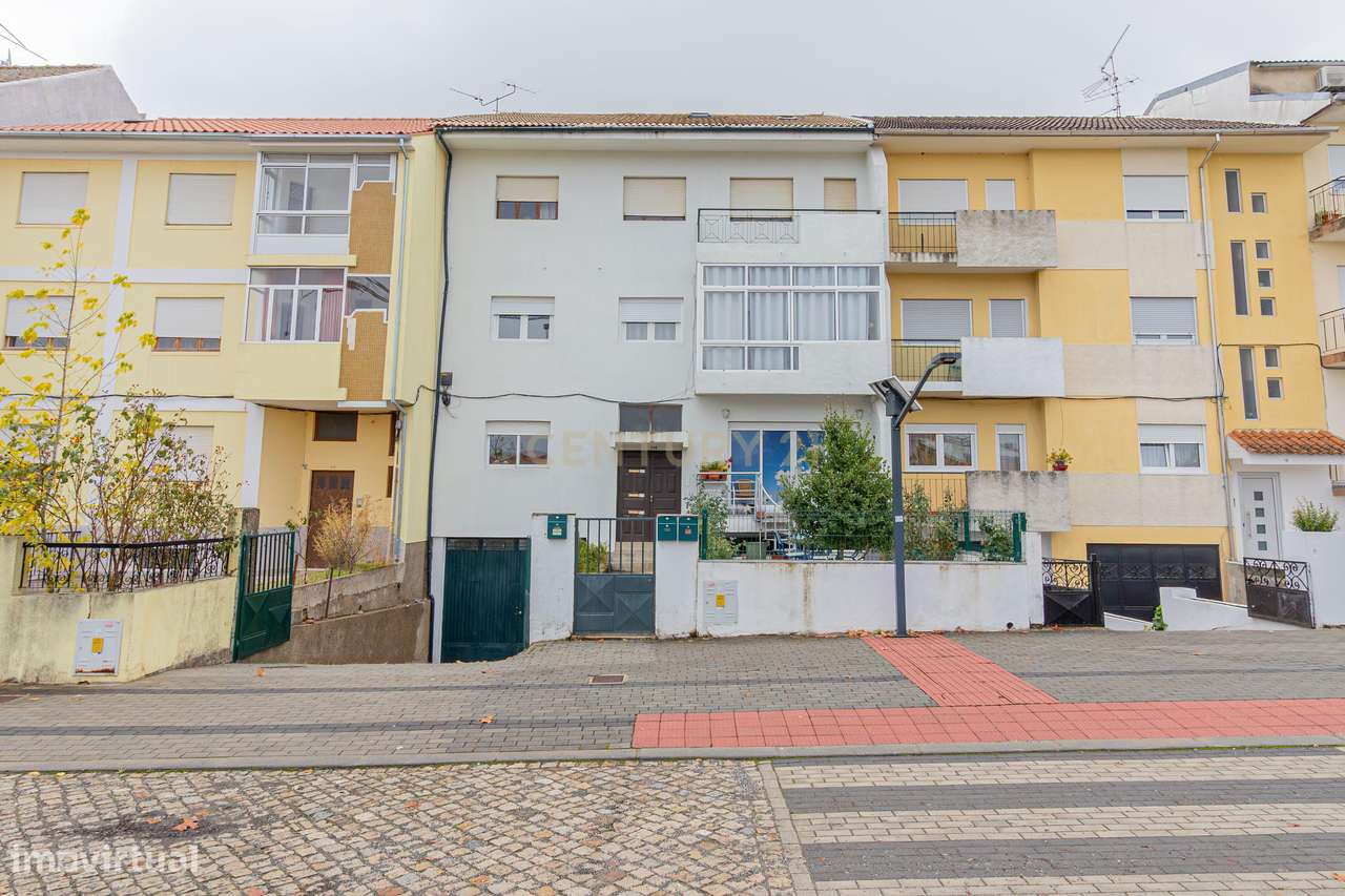 Apartamento T4 e T1 renovado em Bragança - Grande imagem: 2/42