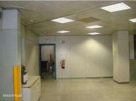 Venda Conjunta de Dois Espaços Comerciais — Areosa, Porto - Grande imagem: 4/5