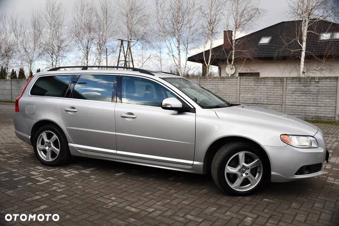 Volvo V70 D5 Momentum - 4