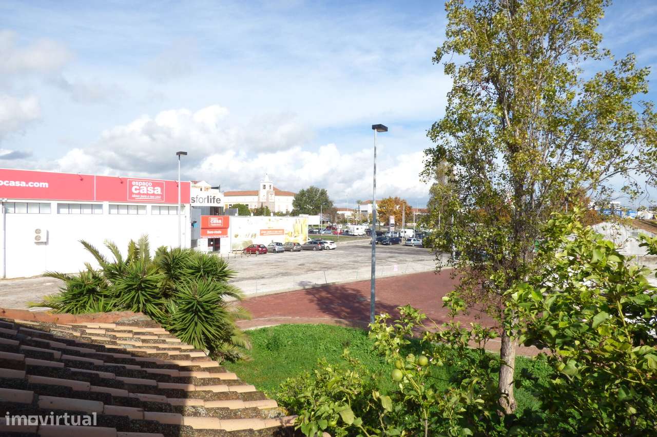 Moradia V3 com grande terreno,  na zona do  Teatro das figuras,  Shopp - Grande imagem: 5/17