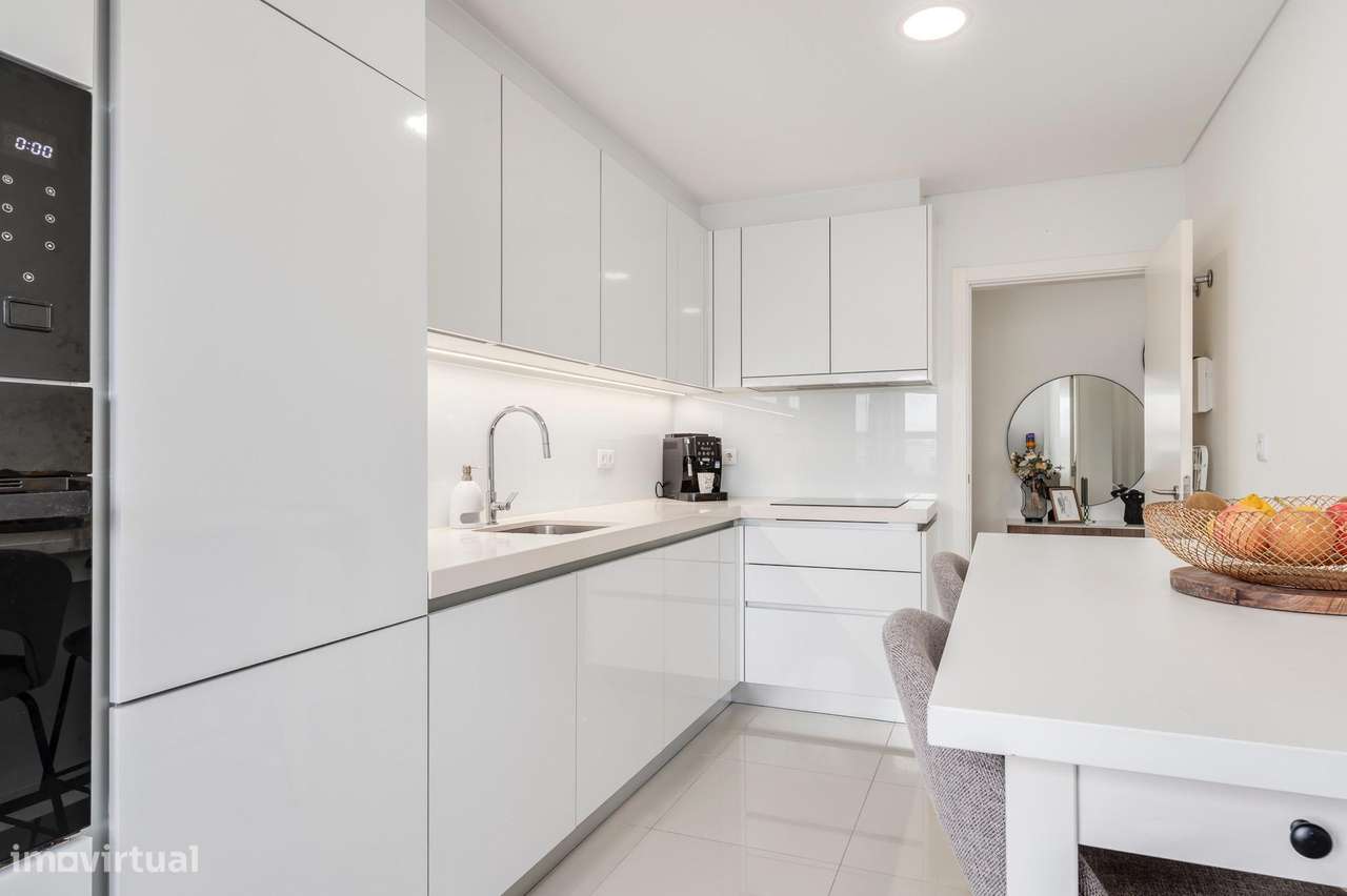 T2 Moderno (2020) com Box para 2 Carros na Urb Casas do Lago,...-11